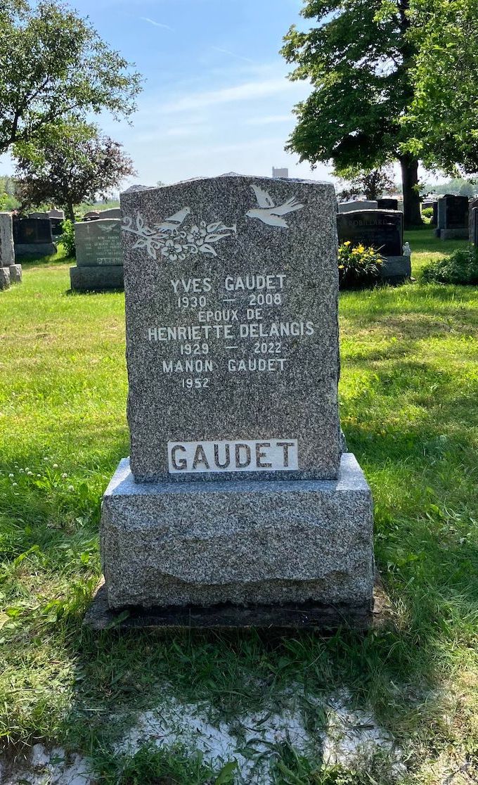 Photo du résultat après la restauration du monument funéraire