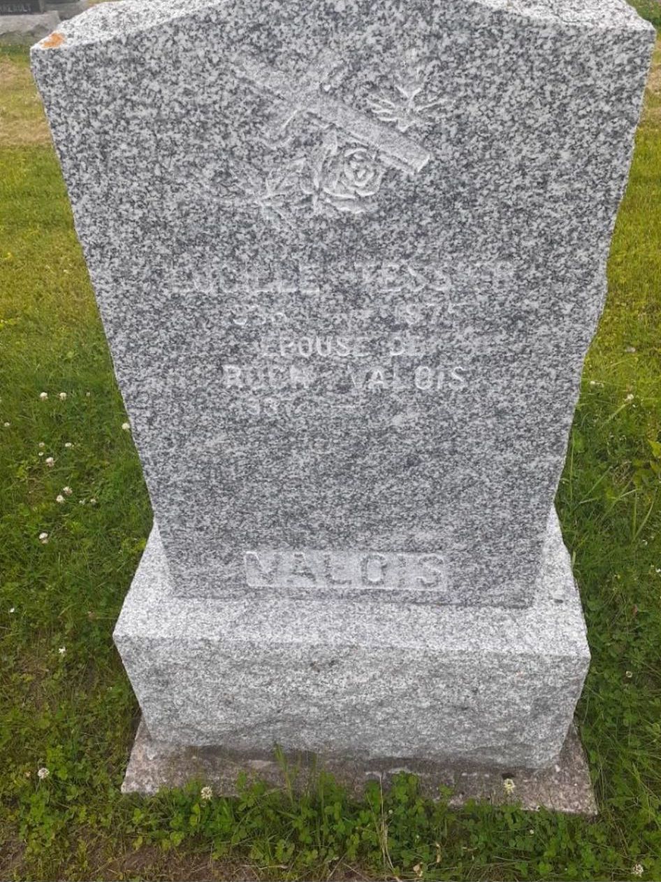 Photo avant la gravure et la restauration de la pierre tombale